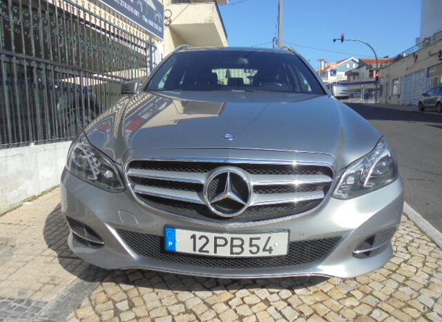 Mercedes-Benz E300 Hybrid completo