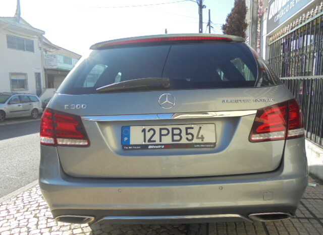 Mercedes-Benz E300 Hybrid completo