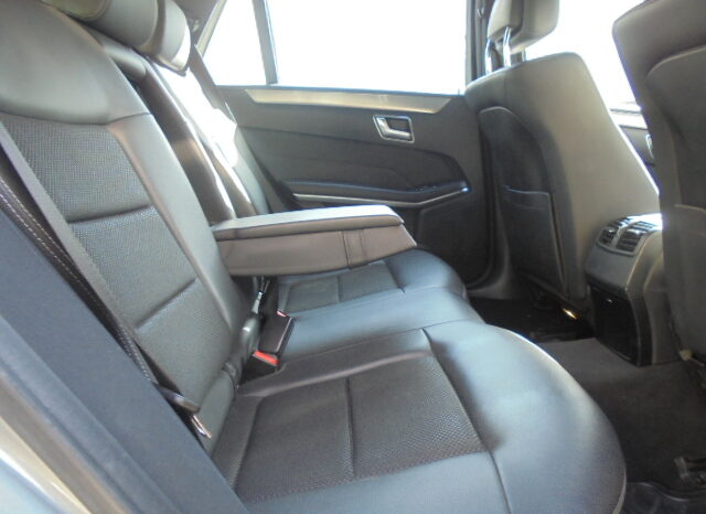 Mercedes-Benz E300 Hybrid completo