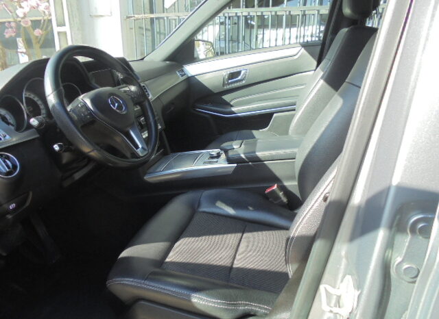 Mercedes-Benz E300 Hybrid completo