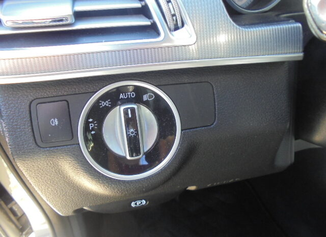 Mercedes-Benz E300 Hybrid completo