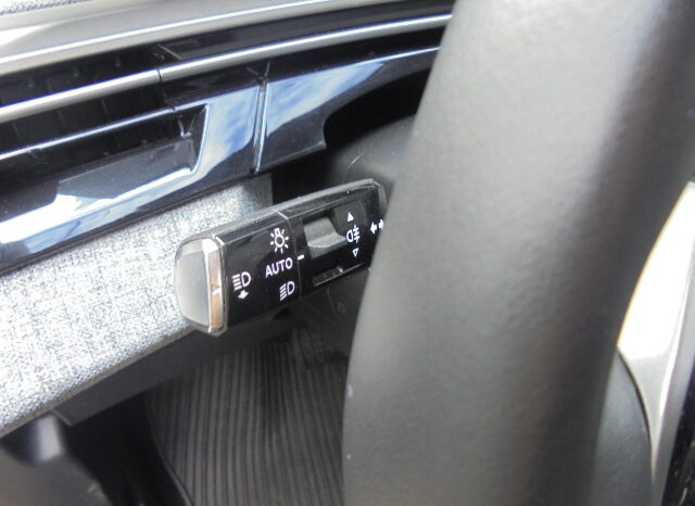 Peugeot 5008 1.2 Hybrido Allure completo