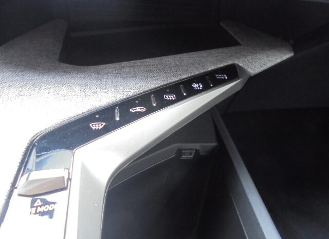 Peugeot 5008 1.2 Hybrido Allure completo