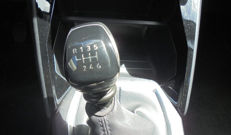 Peugeot 208 1.2 Style completo