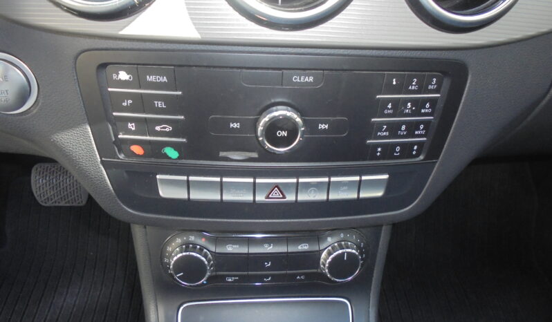 Mercedes-Benz B200 CDI completo
